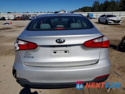 Zdjęcie 6 z 11 samochodu: 2015 KIA FORTE LX VIN:KNAFX4A68F5327187 - miniatura
