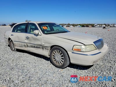 Czwarte zdjęcie samochodu z boku: 2005 LINCOLN TOWN CAR SIGNATURE VIN:1LNHM81W45Y642475 - miniatura