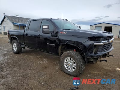 Czwarte zdjęcie samochodu z boku: 2024 CHEVROLET SILVERADO K2500 HEAVY DUTY LT VIN:2GC1YNE72R1100618 - miniatura