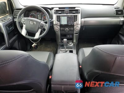 Zdjęcie 8 z 13 samochodu: 2021 TOYOTA 4RUNNER SR5/SR5 PREMIUM VIN:JTENU5JR8M5952205 - miniatura