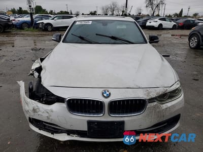 Piąte zdjęcie samochodu w środku: 2017 BMW 330 I VIN:WBA8B9C5XHK884664 - miniatura