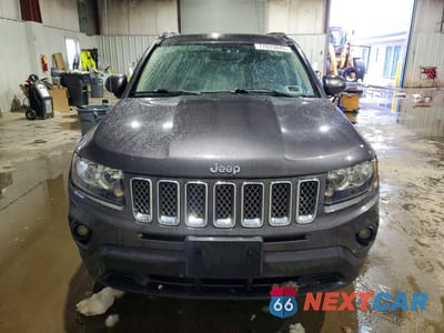 Piąte zdjęcie samochodu w środku: 2017 JEEP COMPASS LATITUDE VIN:1C4NJDEBXHD173100 - miniatura