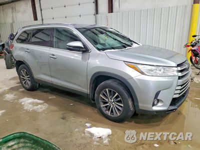 Czwarte zdjęcie samochodu z boku: 2019 TOYOTA HIGHLANDER XLE VIN:5TDJZRFH1KS577308 - miniatura