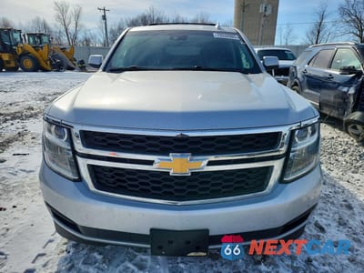 Piąte zdjęcie samochodu w środku: 2017 CHEVROLET SUBURBAN K1500 LT VIN:1GNSKHKC2HR152062 - miniatura