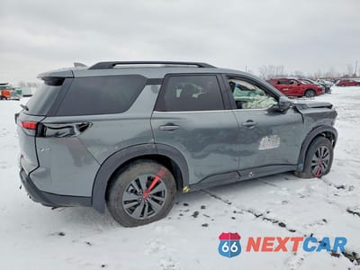 Trzecie zdjęcie samochodu z tyłu: 2022 NISSAN PATHFINDER SV 4WD VIN:5N1DR3BD8NC239595 - miniatura