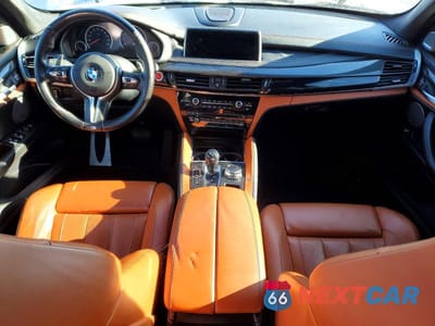 Zdjęcie 8 z 13 samochodu: 2016 BMW X5 M VIN:5YMKT6C5XG0R78050 - miniatura