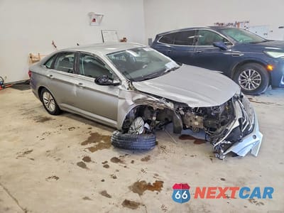 Czwarte zdjęcie samochodu z boku: 2020 VOLKSWAGEN JETTA S VIN:3VWC57BU1LM082360 - miniatura