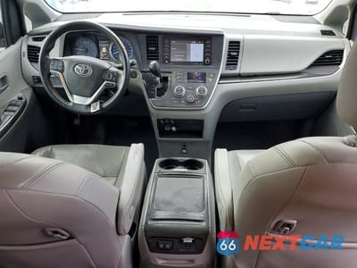 Zdjęcie 8 z 12 samochodu: 2020 TOYOTA SIENNA XLE VIN:5TDYZ3DC4LS063778 - miniatura