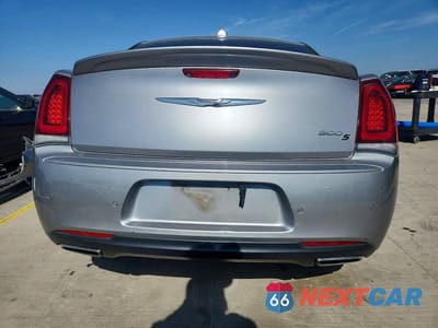 Zdjęcie 6 z 12 samochodu: 2018 CHRYSLER 300 S VIN:2C3CCABG0JH245080 - miniatura