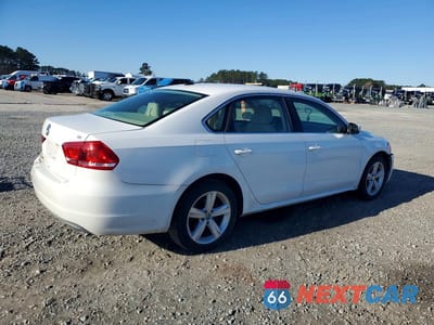 Trzecie zdjęcie samochodu z tyłu: 2013 VOLKSWAGEN PASSAT SE VIN:1VWBP7A37DC116478 - miniatura