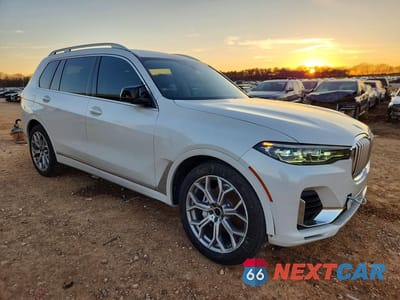 Czwarte zdjęcie samochodu z boku: 2020 BMW X7 XDRIVE40I VIN:5UXCW2C0XL9B11384 - miniatura