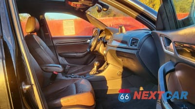 Piąte zdjęcie samochodu w środku: 2017 AUDI Q3 PREMIUM PLUS VIN:WA1HCCFS1HR005553 - miniatura