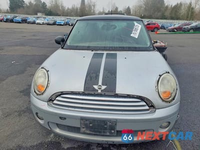 Piąte zdjęcie samochodu w środku: 2010 MINI COOPER VIN:WMWMF3C5XATZ28128 - miniatura