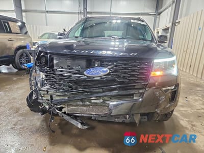 Piąte zdjęcie samochodu w środku: 2019 FORD EXPLORER SPORT VIN:1FM5K8GT2KGA89641 - miniatura