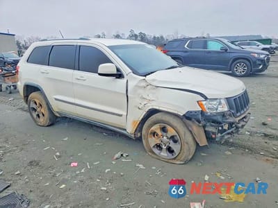 Czwarte zdjęcie samochodu z boku: 2011 JEEP GRAND CHEROKEE LAREDO VIN:1J4RS4GG2BC557337 - miniatura