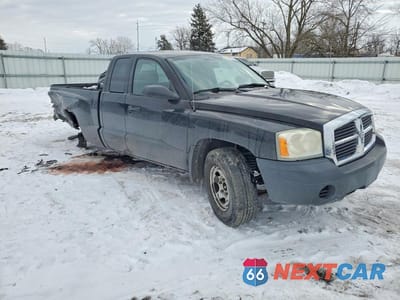 Czwarte zdjęcie samochodu z boku: 2005 DODGE DAKOTA ST VIN:1D7HE22K75S320092 - miniatura