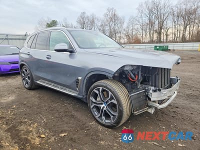 Czwarte zdjęcie samochodu z boku: 2024 BMW X5 XDRIVE50E VIN:5UX43EU02R9S78325 - miniatura