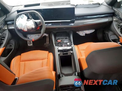 Zdjęcie 8 z 11 samochodu: 2026 BMW M5 TOURING VIN:WBS83GV00TCW64029 - miniatura