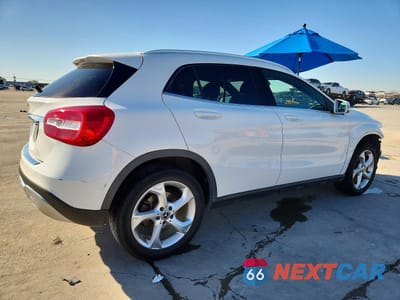 Trzecie zdjęcie samochodu z tyłu: 2019 MERCEDES-BENZ GLA 250 VIN:WDCTG4EB0KU005280 - miniatura