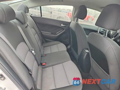 Zdjęcie 10 z 12 samochodu: 2014 KIA FORTE LX VIN:KNAFX4A60E5182922 - miniatura