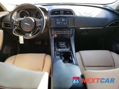 Zdjęcie 8 z 13 samochodu: 2018 JAGUAR F-PACE PREMIUM VIN:SADCJ2GX4JA236160 - miniatura