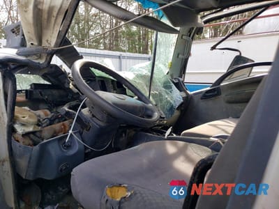 Zdjęcie 8 z 13 samochodu: 2011 ISUZU NPR VIN:JALC4W160B7001777 - miniatura