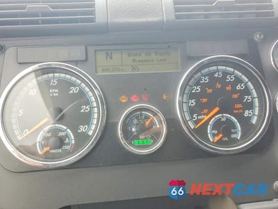Zdjęcie 8 z 10 samochodu: 2018 FREIGHTLINER CASCADIA 125 SEMI TRUCK VIN:3AKJGLDR2JSJP4899 - miniatura