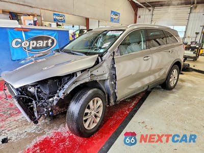 2017 KIA SORENTO LX 5XYPGDA55HG212135 - główne zdjęcie licytacji z USA - miniatura