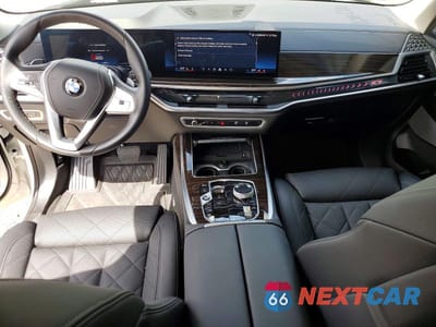 Zdjęcie 8 z 13 samochodu: 2025 BMW X7 XDRIVE40I VIN:5UX23EM08S9X21557 - miniatura
