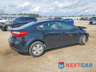 Trzecie zdjęcie samochodu z tyłu: 2015 KIA FORTE LX VIN:KNAFK4A68F5426090 - miniatura