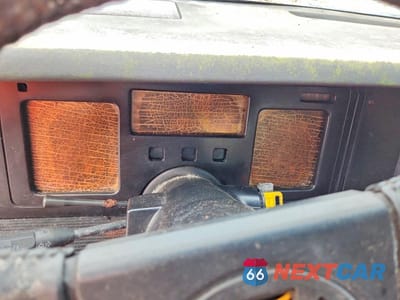 Zdjęcie 9 z 13 samochodu: 1984 CHEVROLET CORVETTE VIN:1G1AY078XE5125552 - miniatura