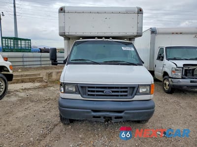 Piąte zdjęcie samochodu w środku: 2006 FORD ECONOLINE E450 SUPER DUTY CUTAWAY VAN VIN:1FDXE45S86HA86746 - miniatura