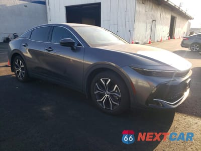 Czwarte zdjęcie samochodu z boku: 2024 TOYOTA CROWN XLE VIN:JTDAAAAFXR3027440 - miniatura