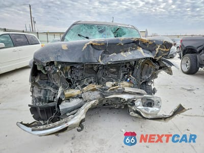 Piąte zdjęcie samochodu w środku: 2017 NISSAN TITAN SV VIN:1N6AA1E50HN572886 - miniatura