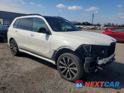 Czwarte zdjęcie samochodu z boku: 2021 BMW X7 M50I VIN:5UXCX6C07M9F81362 - miniatura