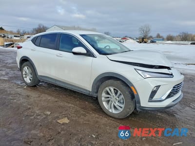 Czwarte zdjęcie samochodu z boku: 2025 BUICK ENVISTA PREFERRED VIN:KL47LAEPXSB099218 - miniatura