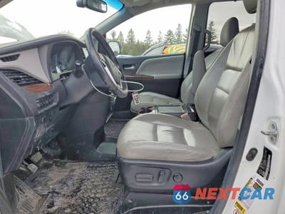 Zdjęcie 7 z 13 samochodu: 2017 TOYOTA SIENNA XLE VIN:5TDDZ3DC3HS176532 - miniatura
