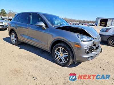 Czwarte zdjęcie samochodu z boku: 2016 PORSCHE CAYENNE VIN:WP1AA2A24GLA06646 - miniatura