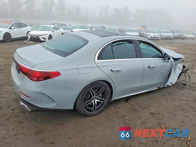 Trzecie zdjęcie samochodu z tyłu: 2026 MERCEDES-BENZ E 350 4MATIC VIN:W1KLF4HB5TA240531 - miniatura
