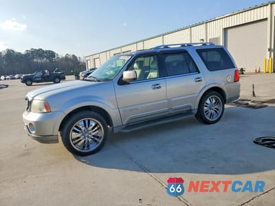 2004 LINCOLN NAVIGATOR 5LMFU28R34LJ15220 - główne zdjęcie licytacji z USA - miniatura