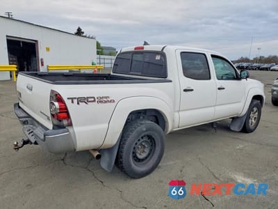 Trzecie zdjęcie samochodu z tyłu: 2014 TOYOTA TACOMA PRERUNNER V6 VIN:3TMJU4GN0EM160563 - miniatura