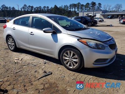 Czwarte zdjęcie samochodu z boku: 2015 KIA FORTE LX VIN:KNAFX4A68F5327187 - miniatura