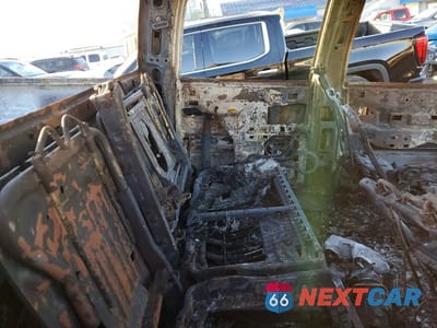 Zdjęcie 10 z 11 samochodu: 2004 CHEVROLET SILVERADO K2500 HEAVY DUTY VIN:1GCHK23144F133876 - miniatura