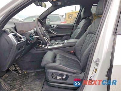 Zdjęcie 7 z 12 samochodu: 2025 BMW X7 XDRIVE40I VIN:5UX23EM03S9W48193 - miniatura