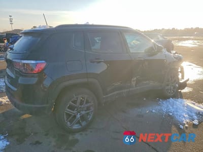 Trzecie zdjęcie samochodu z tyłu: 2026 JEEP COMPASS LIMITED VIN:3C4NJDCN6TT164958 - miniatura