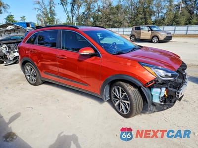 Czwarte zdjęcie samochodu z boku: 2020 KIA NIRO TOURING SPECIAL EDITION VIN:KNDCC3LC4L5393701 - miniatura