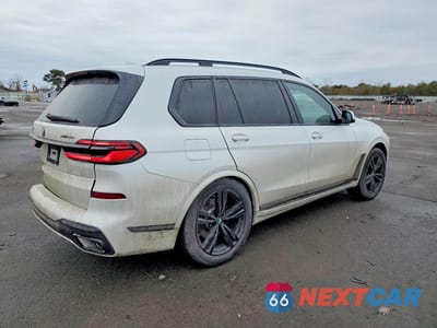 Trzecie zdjęcie samochodu z tyłu: 2025 BMW X7 XDRIVE40I VIN:5UX23EM03S9W48193 - miniatura