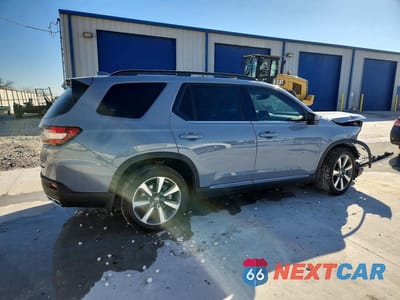 Trzecie zdjęcie samochodu z tyłu: 2025 HONDA PILOT ELITE VIN:5FNYG1H89SB127011 - miniatura