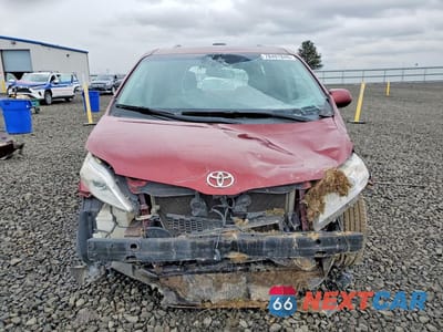 Piąte zdjęcie samochodu w środku: 2011 TOYOTA SIENNA XLE VIN:5TDDK3DC8BS023818 - miniatura