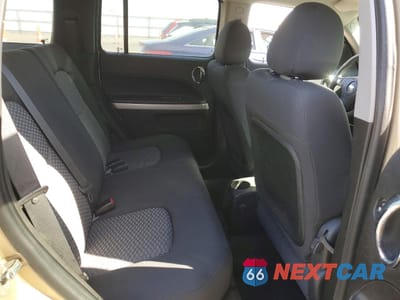 Zdjęcie 10 z 12 samochodu: 2008 CHEVROLET HHR LS VIN:3GNDA33D68S644063 - miniatura